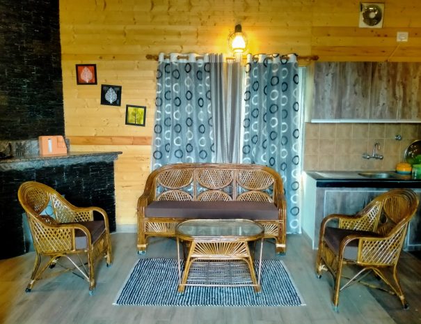 cottage-living-room-min